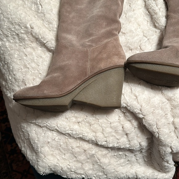 B.Makowsky talk suede boots - Picture 3 of 7